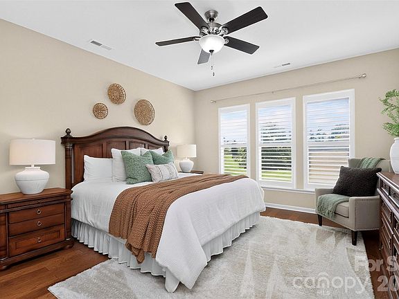 4th image of 2015 Vermount Way