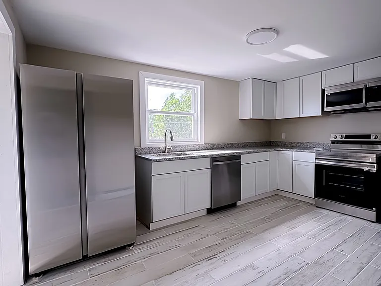 181 Pine St #2 — Photo 1