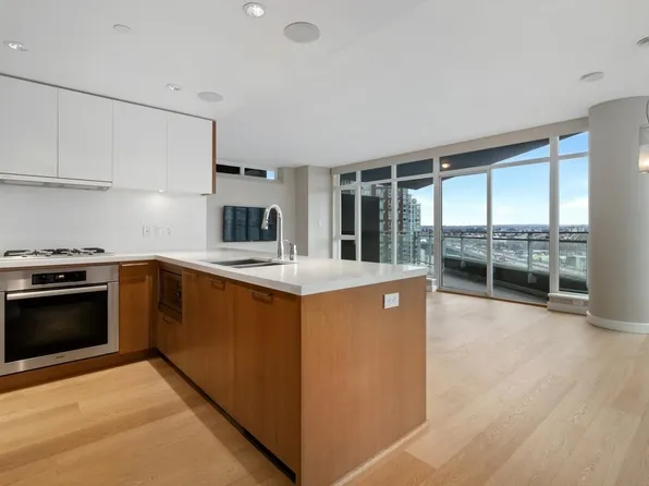 1372 Seymour St #1801, Vancouver, BC V6B 0L1