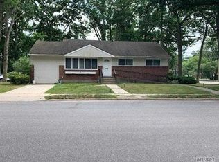 4 Dorothy Gate, Massapequa, NY 11758