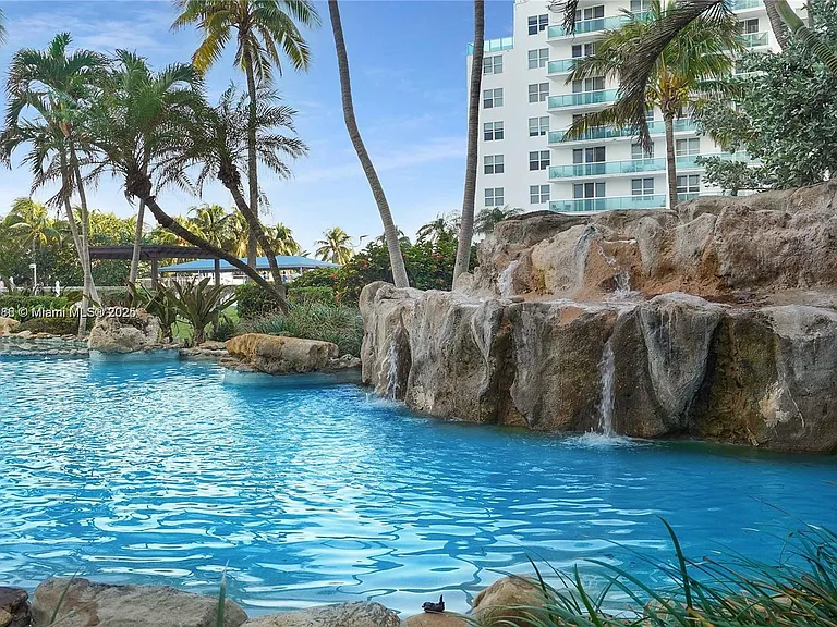 5005 Collins Ave #1523 — Photo 36