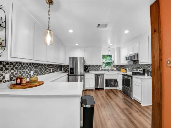 1409 W Ball St, Weatherford, TX 76086