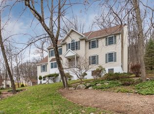 8 Laurel St, Morris Plains, NJ 07950