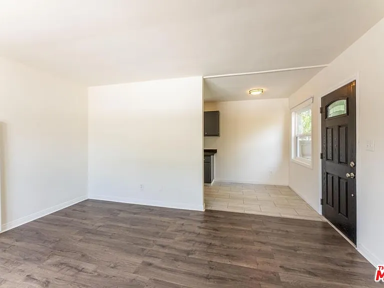 10708 1/2 Moorpark St — Photo 2