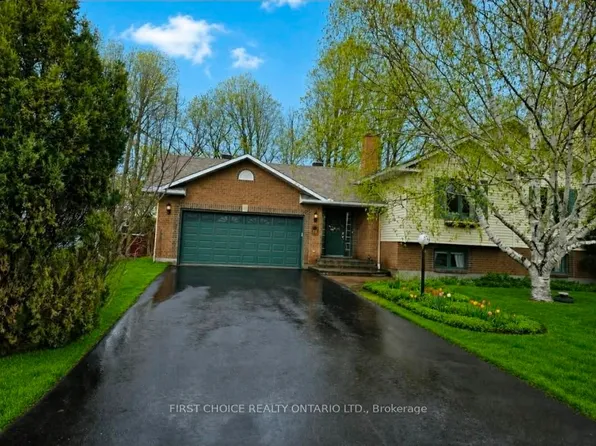 13 Queenston Dr, Ottawa, ON K0A 2Z0