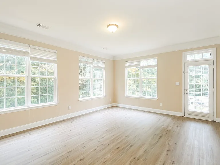 10023 Montrose Dr NW — Photo 11