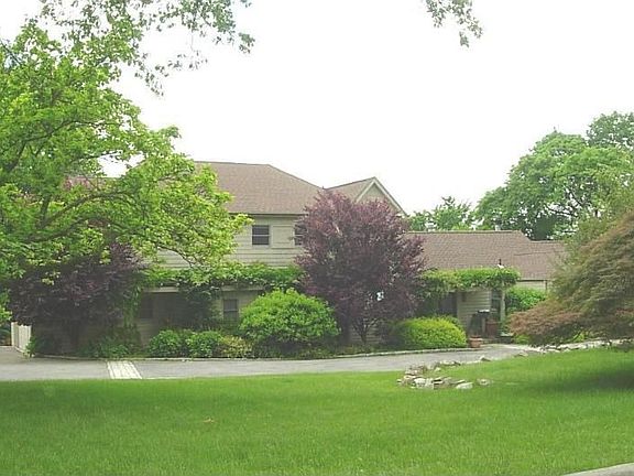 3rd image of 35 Castle Heights Ave