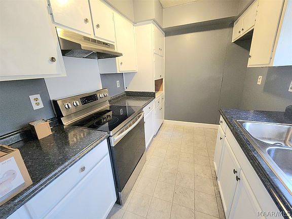 3rd image of 6061 Briarhurst Dr