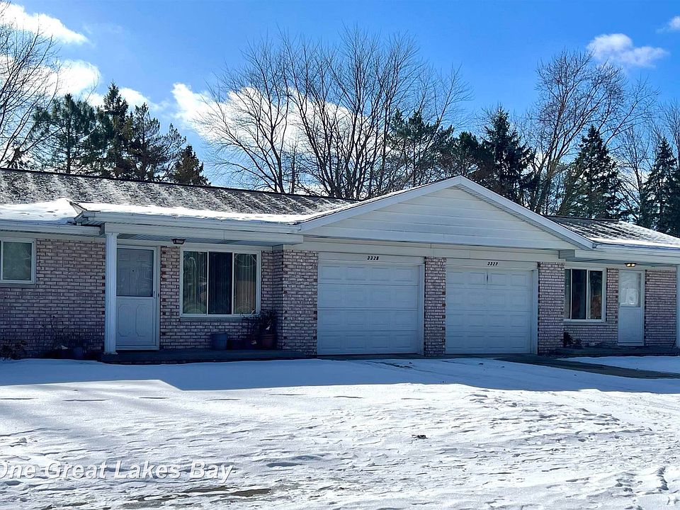 1st image of 3325/3327 Saxton Dr