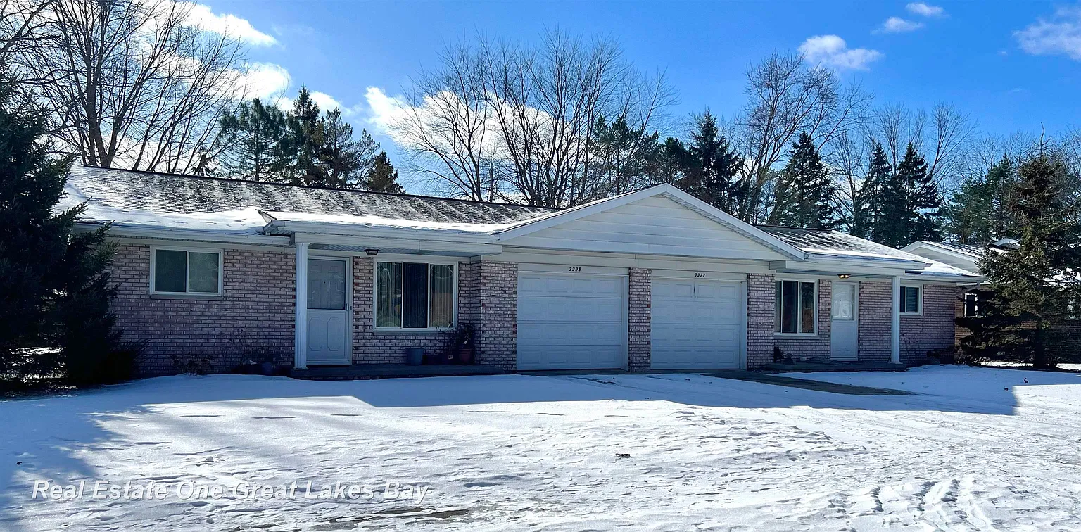 3325/3327 Saxton Dr photo 1