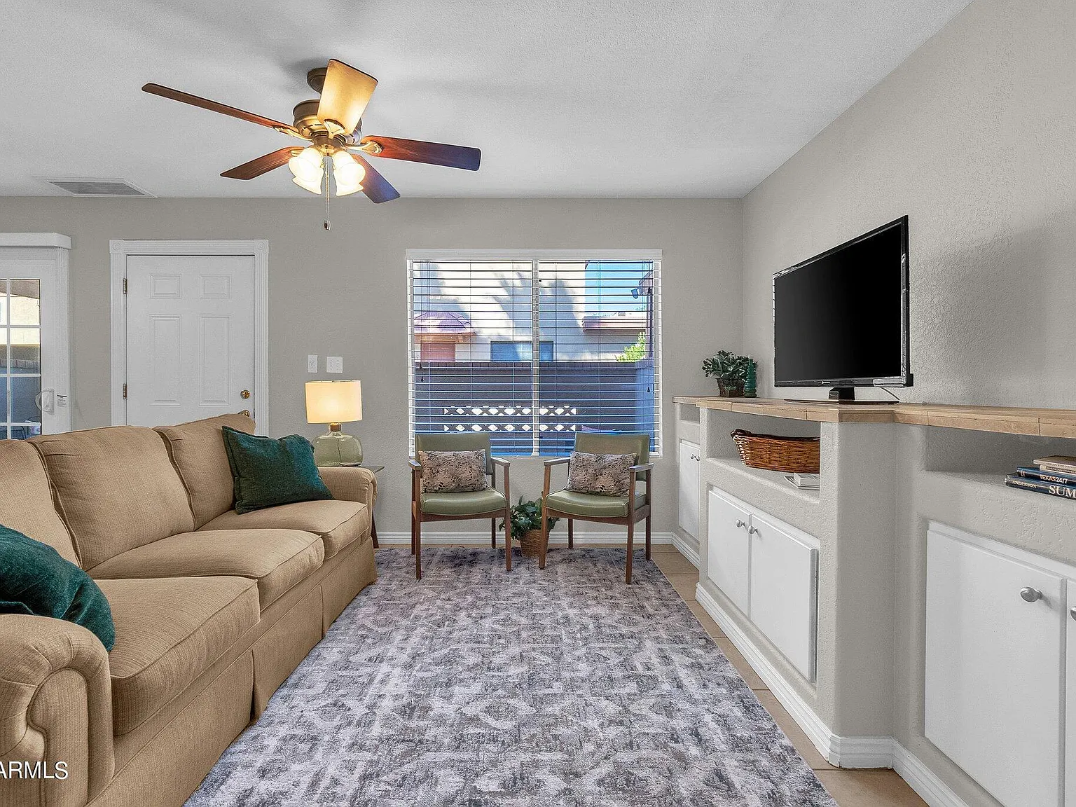 2 bed, 1.5 bath, 967 sqft, $1,800 — Photo 2