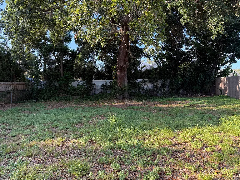 2164 Bougainvillea St — Photo 30