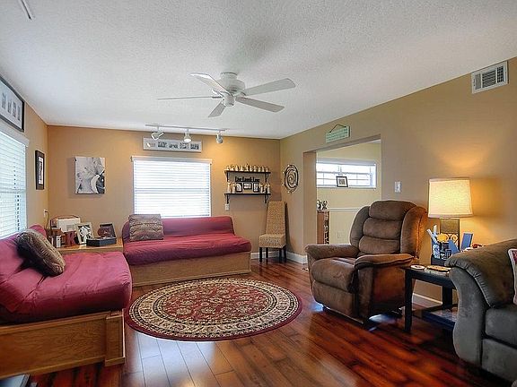 4th image of 670 Jamaica Blvd