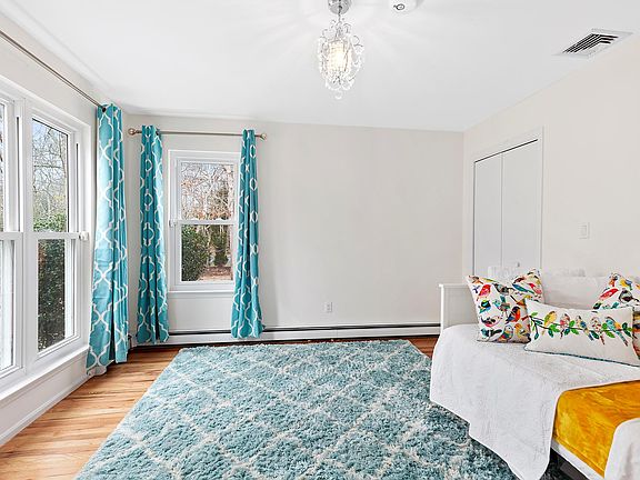 5th image of 30 Bonac Wood Ln