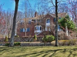 8 Cromwell Dr, Chester, NJ 07930