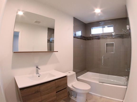 3rd image of 12559 Erwin St