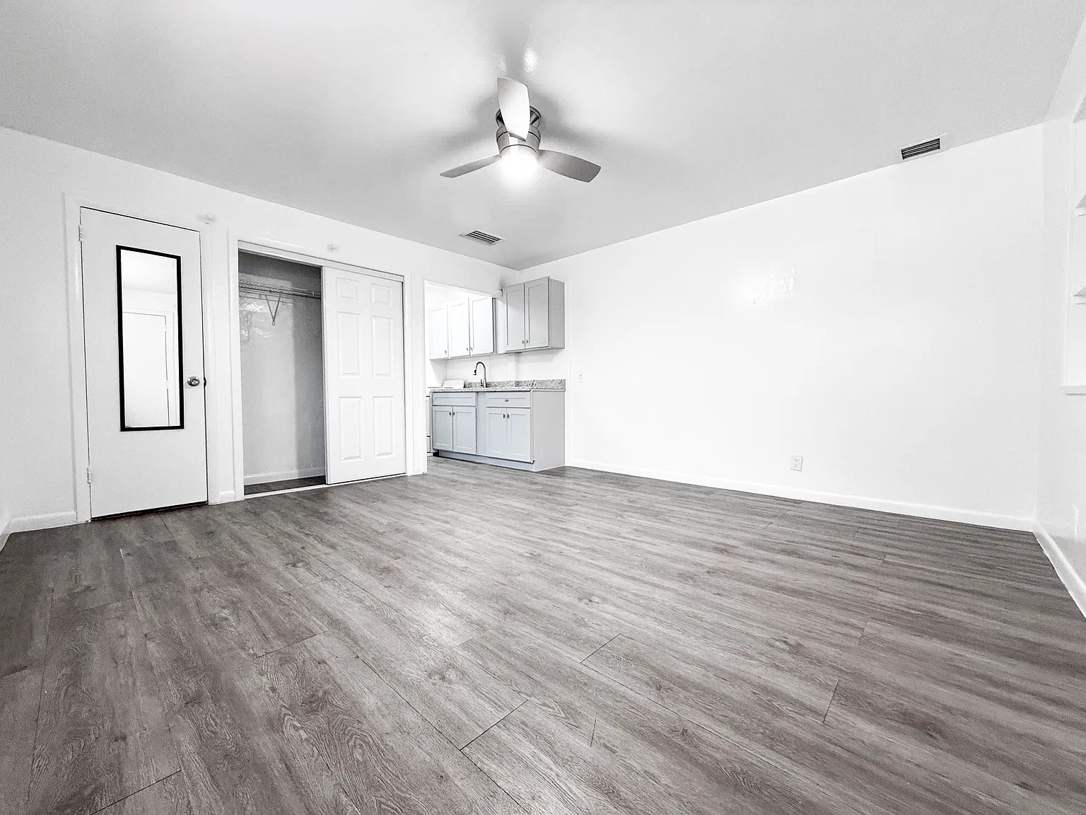 Studio, 400 sqft, $1,350 — Photo 3