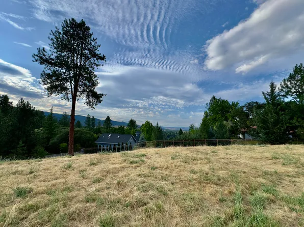 825 Royal Ln, Jacksonville, OR 97530