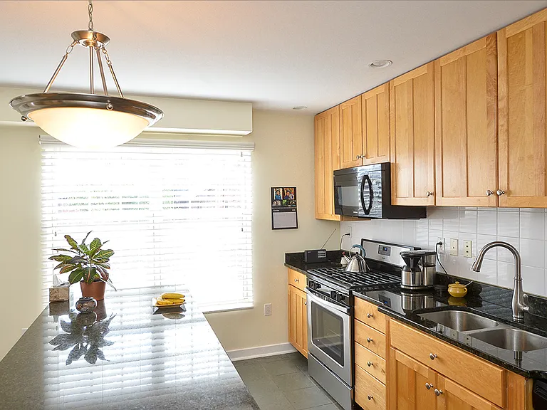 5695 Forbes Ave — Photo 8
