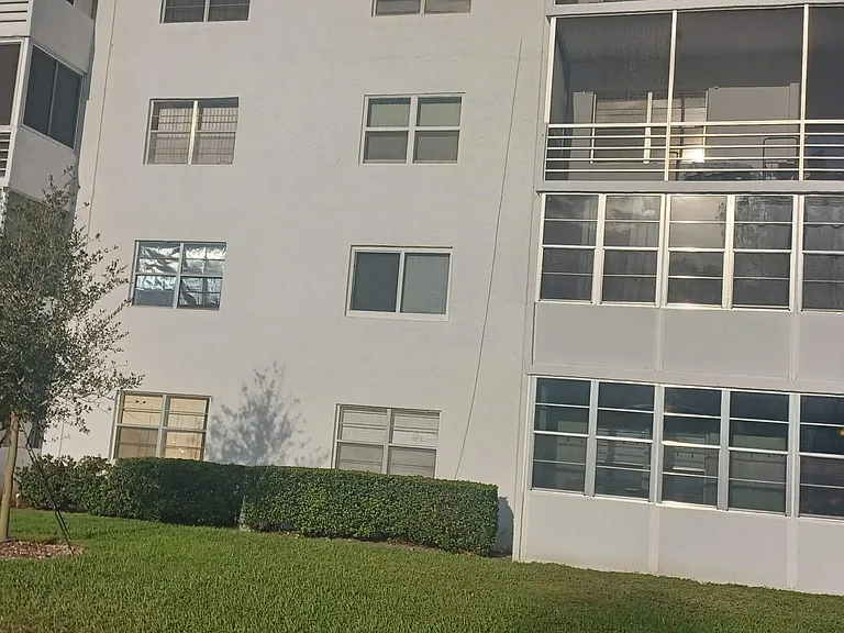 2998 E Sunrise Lakes Dr E #121 — Photo 3