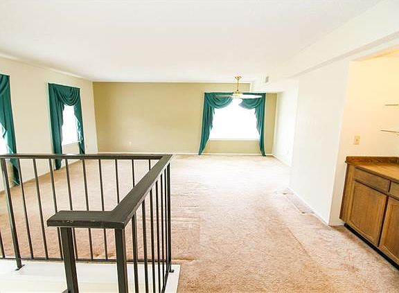 3rd image of 1125 Columbine Dr