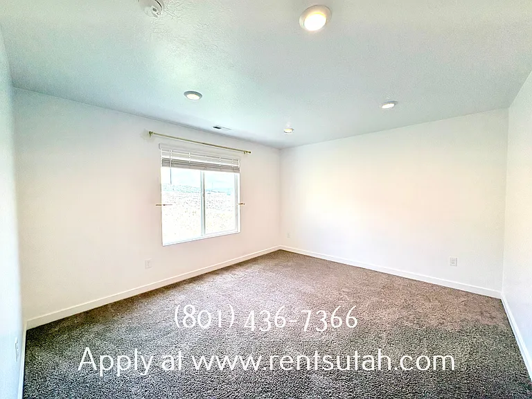 647 W Raintree Ln — Photo 11
