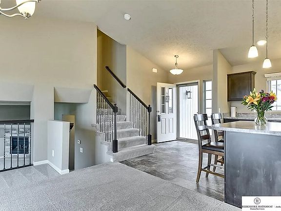 3rd image of 19081 Cottonwood St