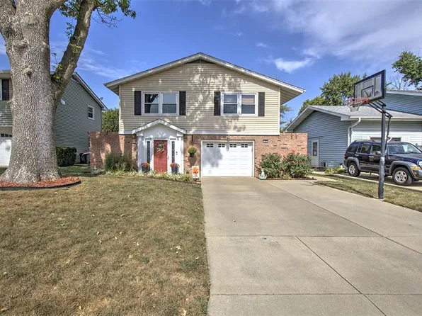 98 Ridgeway Dr, Decatur, IL 62521