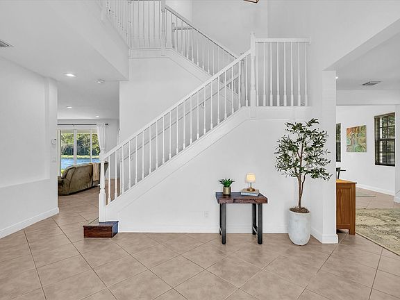 3rd image of 6806 Lakeside Circle