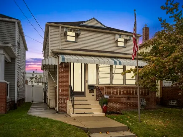 221 Crescent Ave, Ellwood City, PA 16117