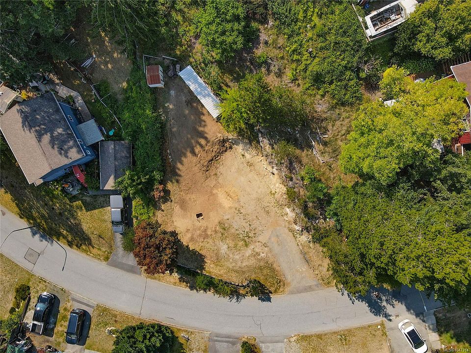 1st image of 528 Eagle Cres