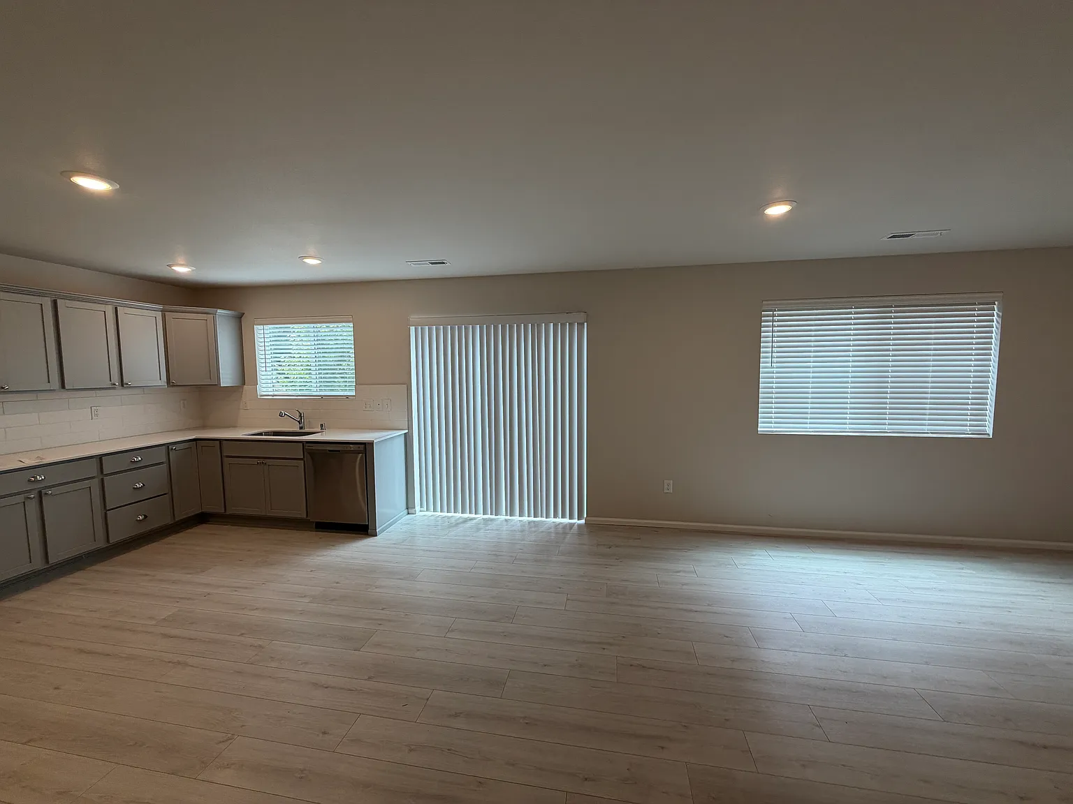 4 bed, 2121 sqft, $2,850 — Photo 3