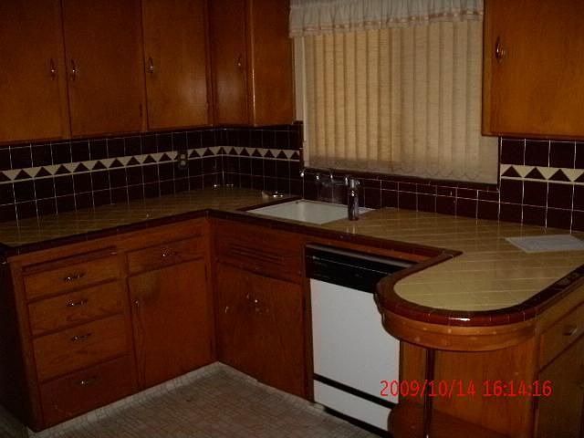 2nd image of 3344 N Mariposa St