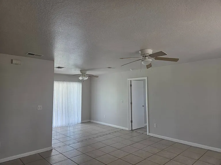 208 Mirador Dr — Photo 5