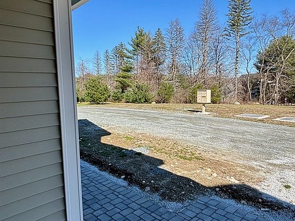 2nd image of 484 Great Rd #3