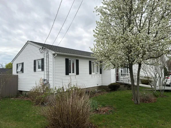 16 Neptune St, Cranston, RI 02920