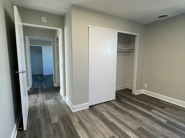 815 W. Columbia — Photo 19