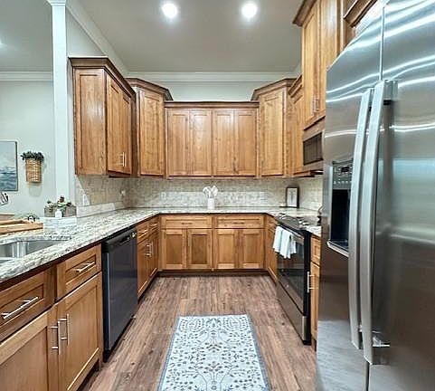Large Kitchen with beautiful Maple Cabinetry and Soft Close Doors, Tons of Storage, Stainless Steel Appliances, Granite Countertops w/Back Splash