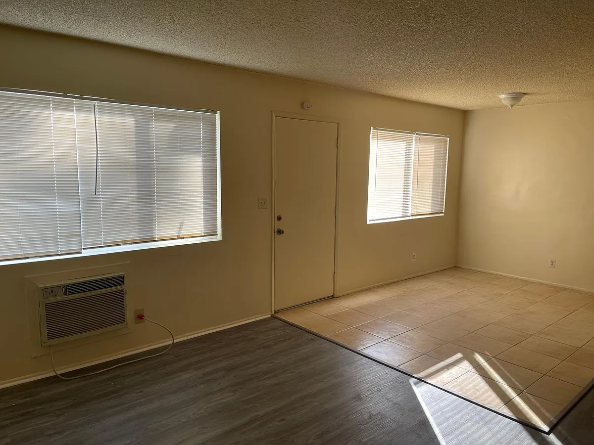 Building Photo - 405 Silverwood Ave #C
