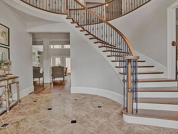 3rd image of 7116 Crown Ln