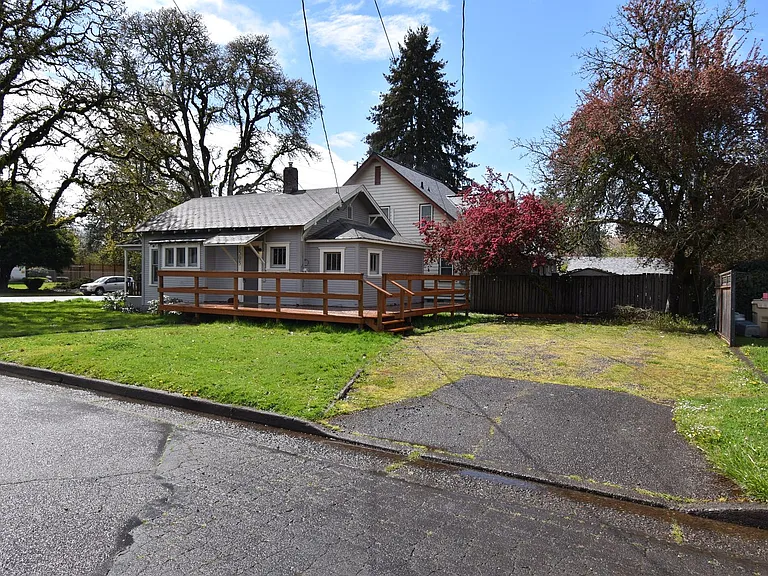 1503 Queen Ave SW — Photo 2