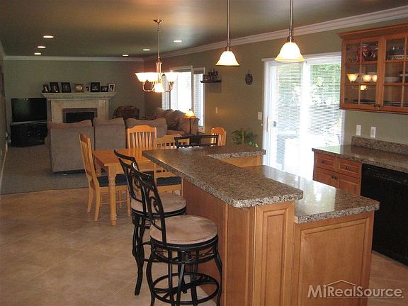 4th image of 660 Moorland Dr