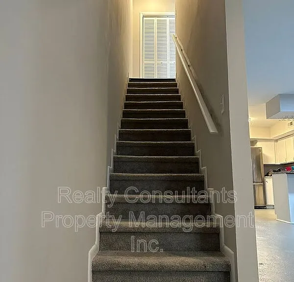 604 E Iredell Ave #7 — Photo 5