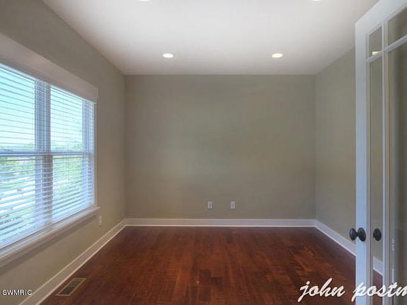 5th image of 4726 Firefly Dr NE