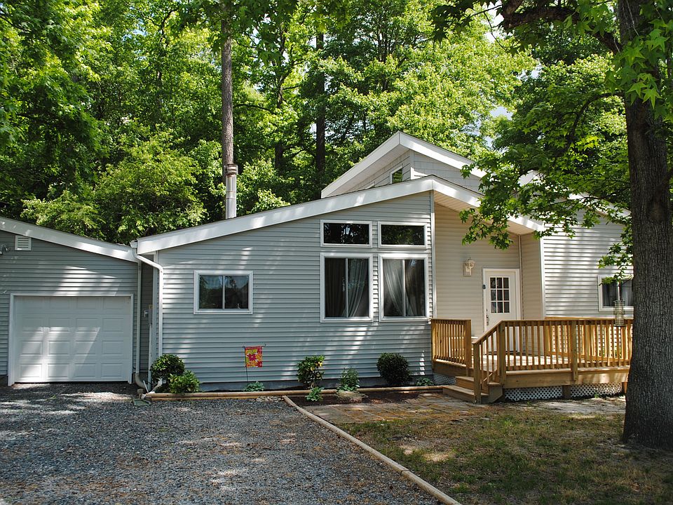 1st image of 8 Bramblewood Dr