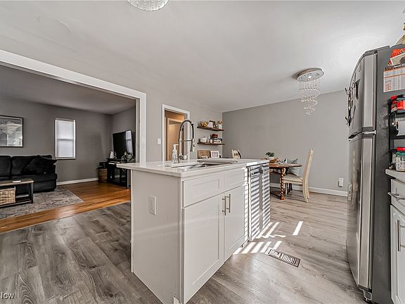 5th image of 1313 Saint Charles Ave