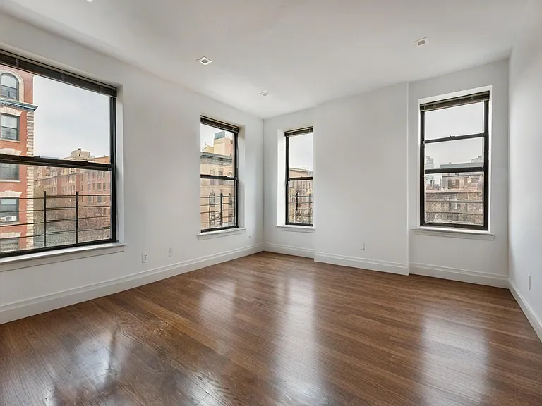 411 Manhattan Ave #9 — Photo 13
