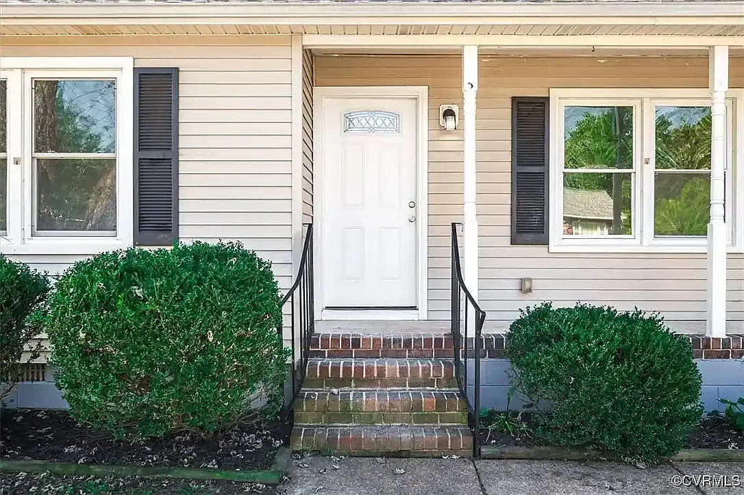 3 bed, 1210 sqft, $2,400 — Photo 3