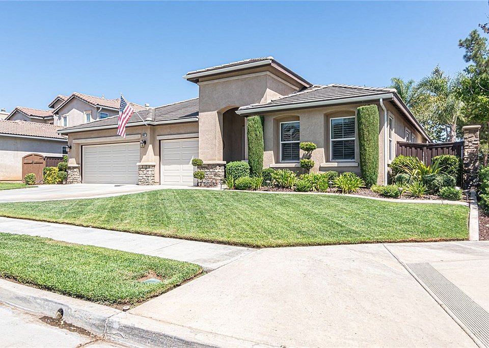 1st image of 33612 Zinnia Ln