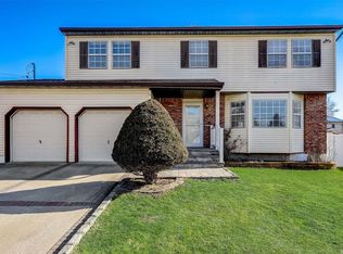 87 Smith Ave, Holbrook, NY 11741